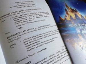 menyusun buku pemberkatan pernikahan gereja katolik